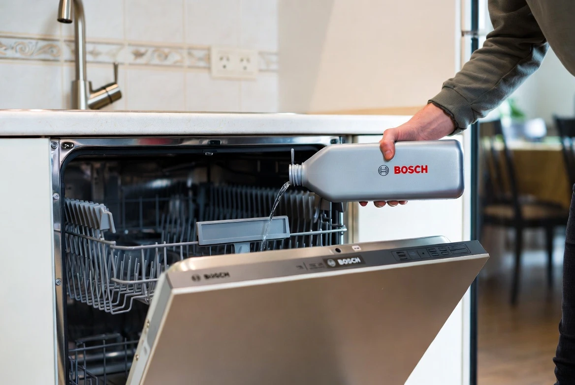 نحوه استفاده از پودر جرم گیر ماشین ظرفشویی بوش